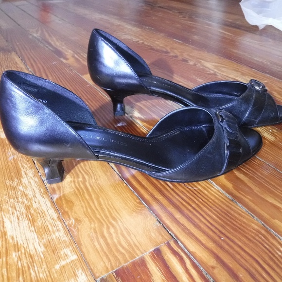 bandolino kitten heels